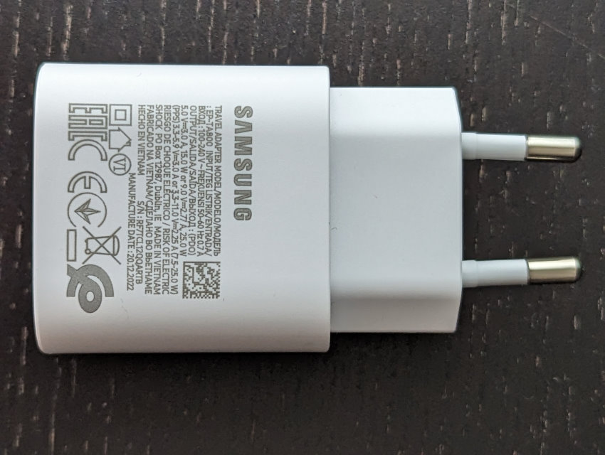 My 25W Samsung USB-C PD PPS charging adapter for the Pixel 7 